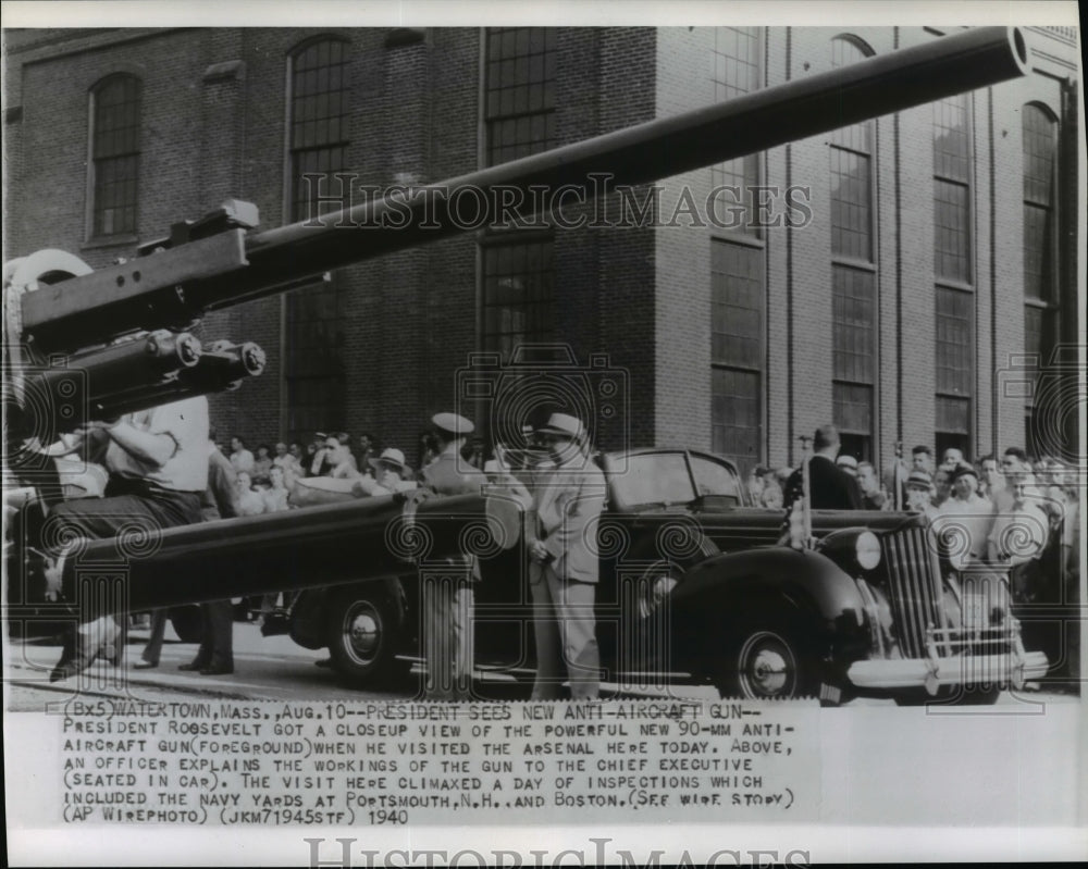 1940 Press Photo Pres. Roosevelt looks at 90-mm anti-aircraft gun at Arsenal- Historic Images