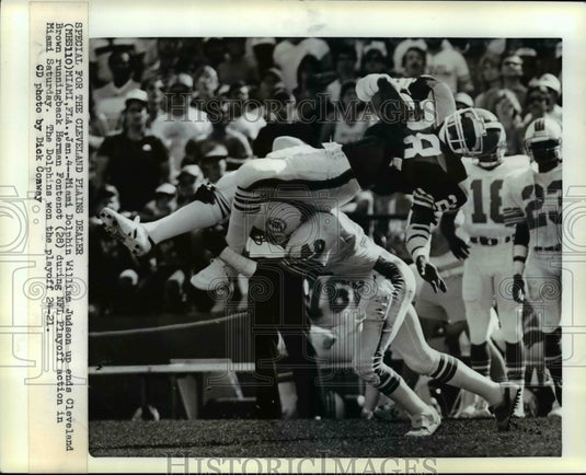 Press Photo Dolphin William Judson up ends Brown Herman Fontenot at NFL playoff- Historic Images