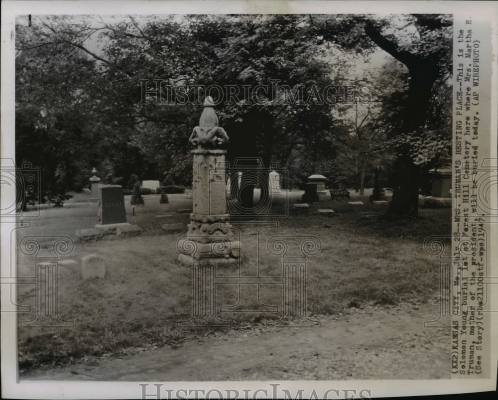 1947 Press Photo Solomon Young burial lot at Forest Hill Cemetery - cvw24747
