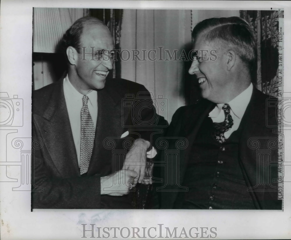 1946 Press Photo Henry Wallace and James Roosevelt smiling at a press conference- Historic Images