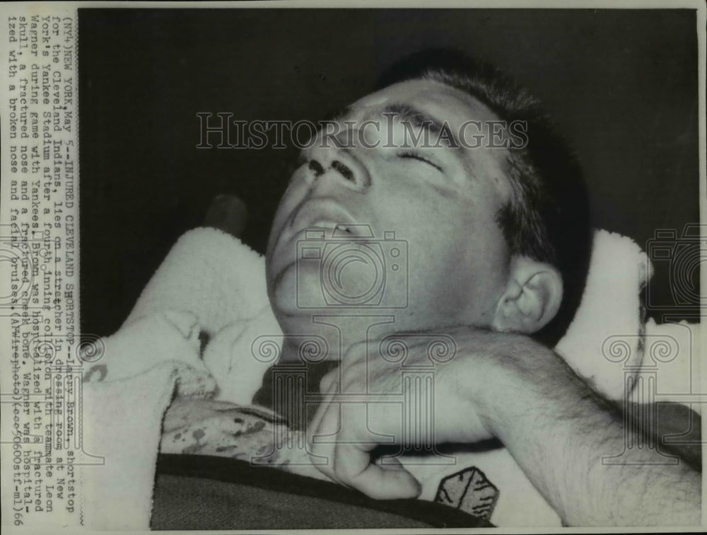 1966 Press Photo Larry Brown lies on stretcher after collision with Leon Wagner- Historic Images