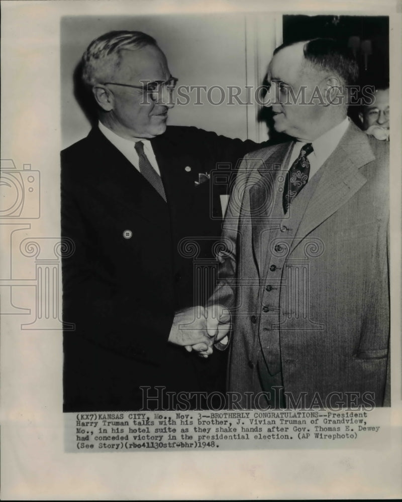 1948 Press Photo Harry and J. Vivian Truman shake hands after Dewey conceded- Historic Images