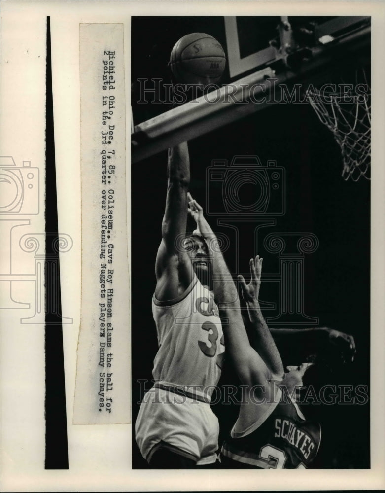 1985 Press Photo Cavs Roy Hinson scored 2 pts against Nuggets&#39; Danny Schayes- Historic Images