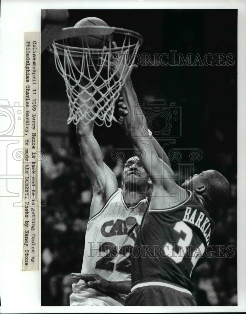 1989 Press Photo Larry Nance is getting fouled by Charles Barkley, basketball- Historic Images