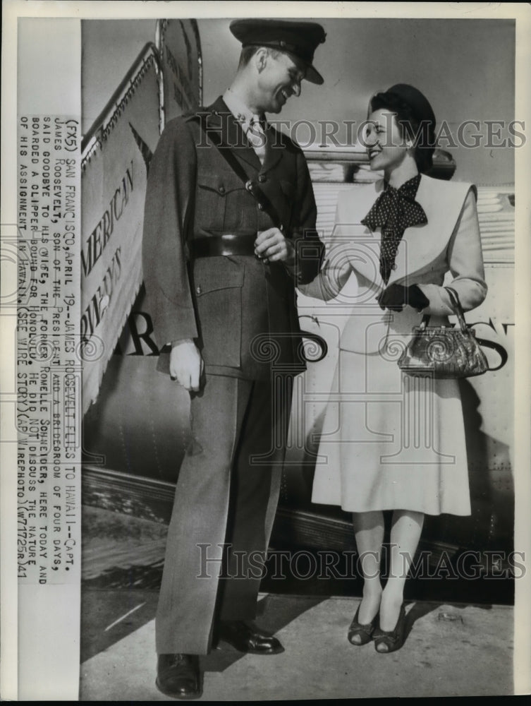 1941 Press Photo Capt James Roosevelt bid farewell to wife to go to Hawaii- Historic Images