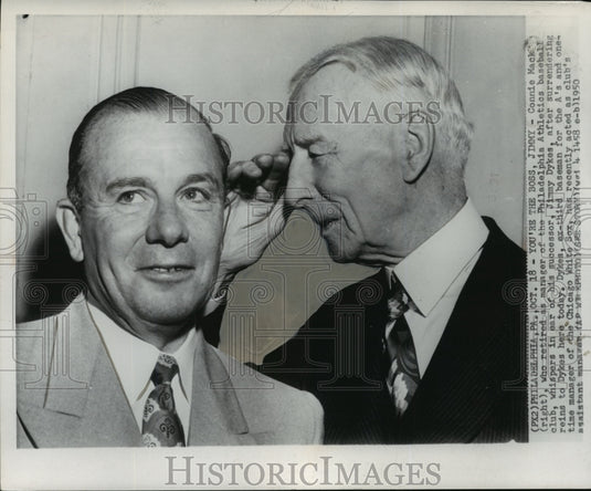 1950 Press Photo Connie Mack whispers to Jimmy Dykes, new Philadelphia manager- Historic Images