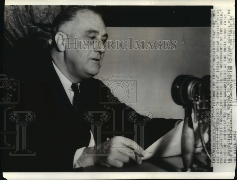 1937 Press Photo President Roosevelt broadcasting at the White House - cvw26713- Historic Images