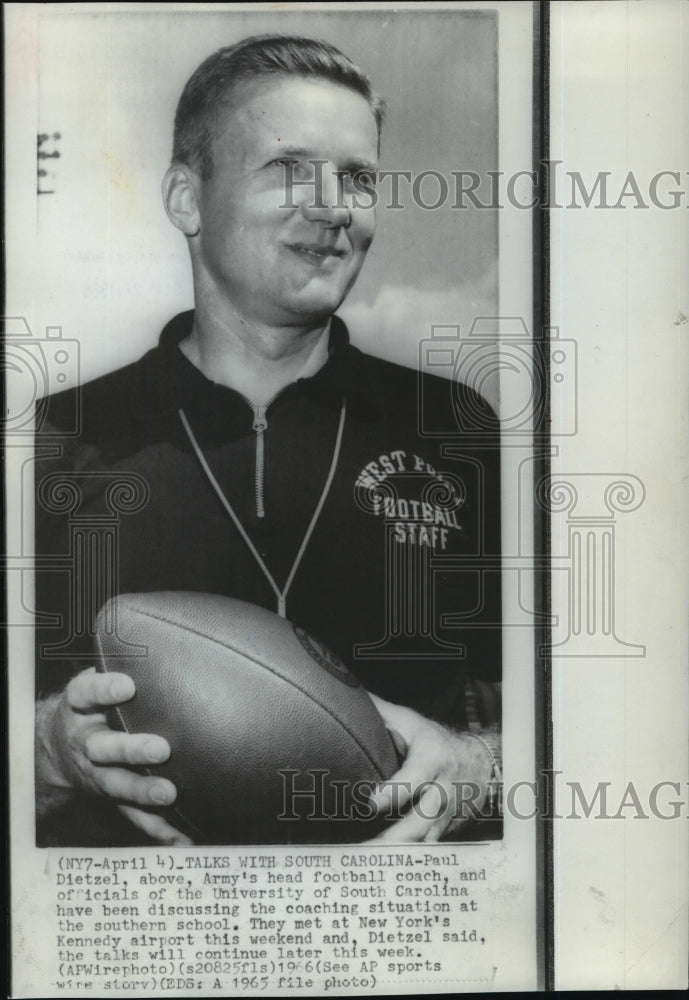 1965 Press Photo Football- Paul Dietxel, Army&#39;s head coach talks to S. Carolina- Historic Images