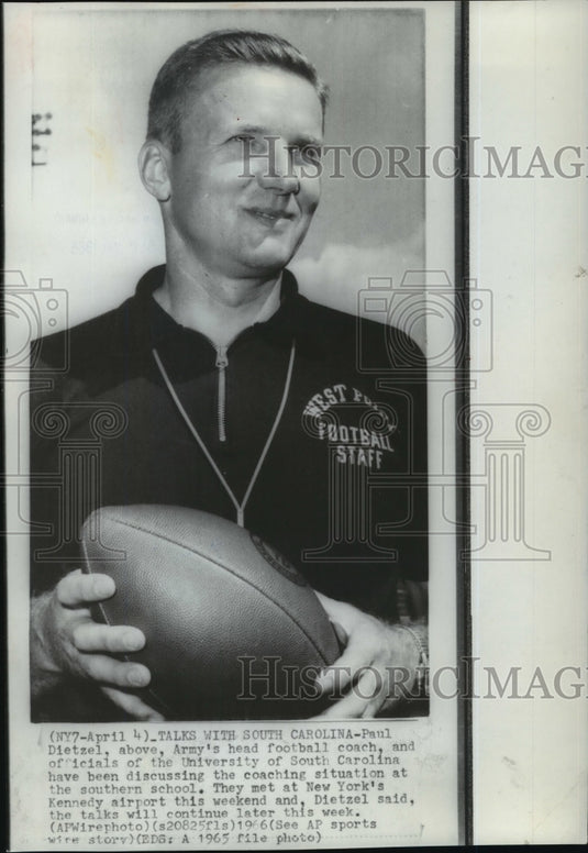 1965 Press Photo Football- Paul Dietxel, Army's head coach talks to S. Carolina- Historic Images