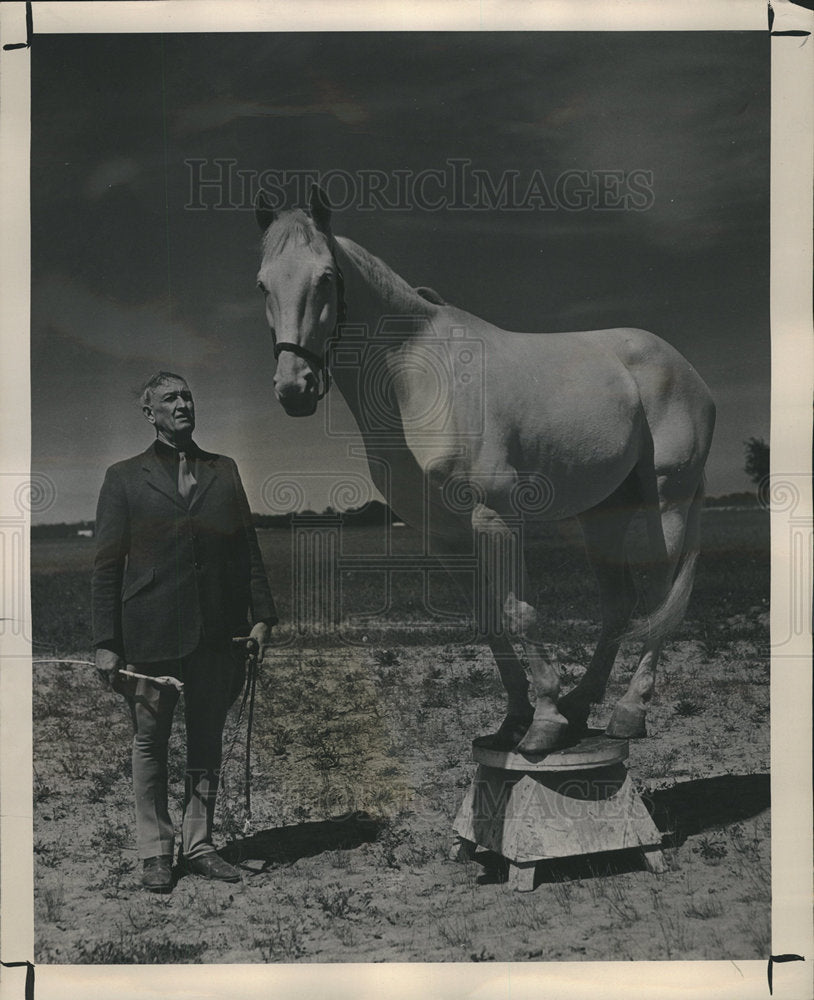 1947 Press Photo Fred May equestrian horse Warrior - dfpb10409- Historic Images