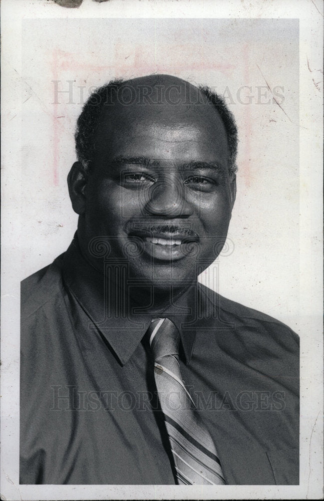 1982 Press Photo Jim Long football coach - dfpd29107- Historic Images