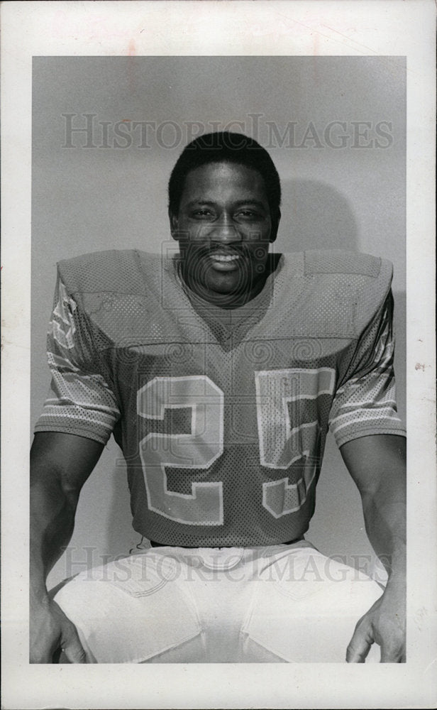 1977 Press Photo Horace King Football game things - dfpd29465- Historic Images