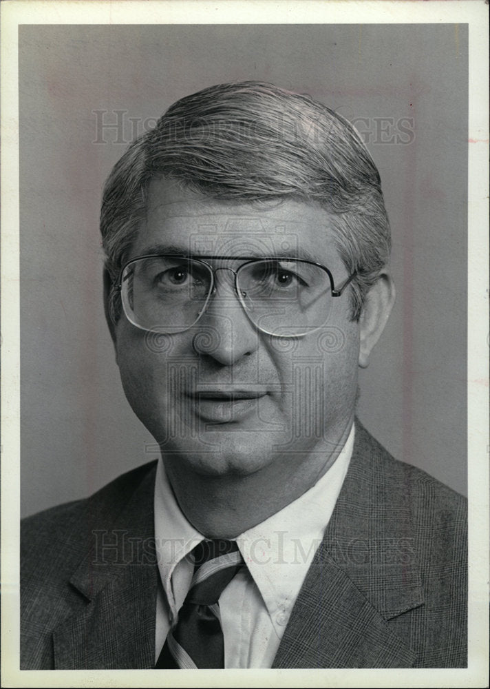 1989 Press Photo Phillip Novell Sales Manager Ford - dfpd31367- Historic Images