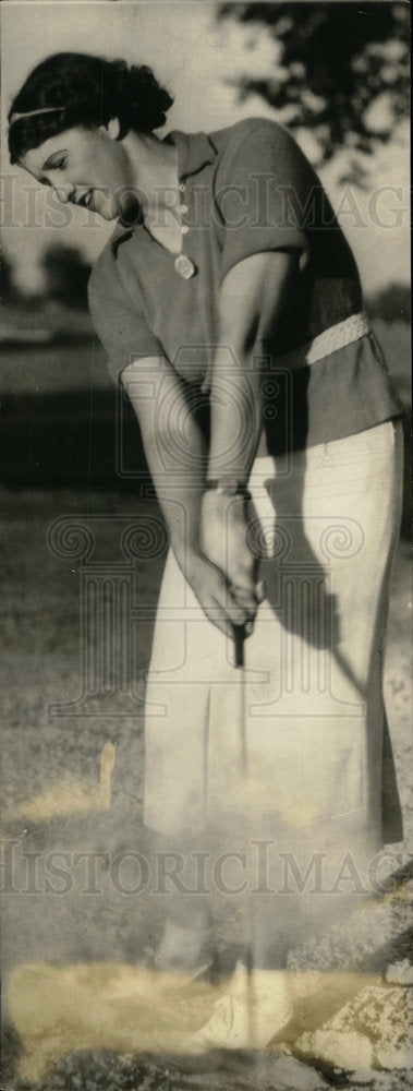 1937 Press Photo Mrs. Charles Newbold Golfer - dfpd31783- Historic Images