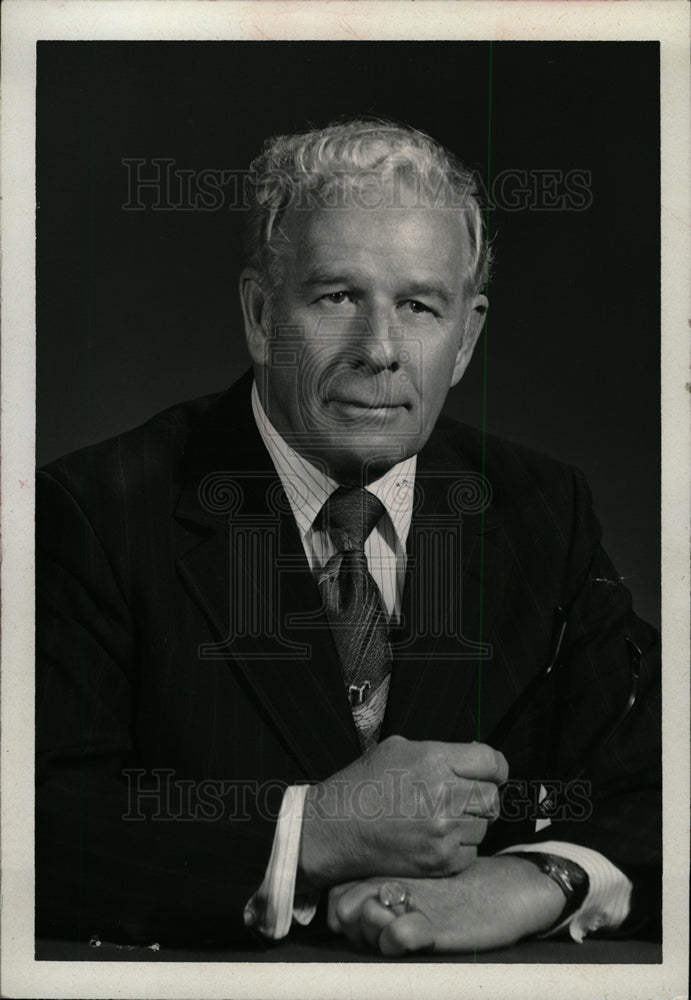 1975 Press Photo State Racing Commissioner LEO SHIRLEY - dfpd35955- Historic Images