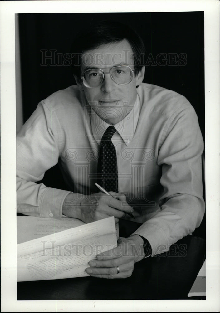 Press Photo Allen Sinai Shearson Lehman Bros. Econ - dfpd36363- Historic Images