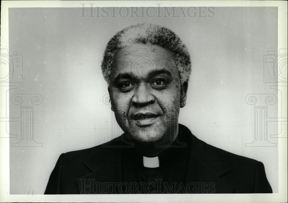 1982 Press Photo Rev. James P. Robinson, S. S. E. - dfpd38193- Historic Images