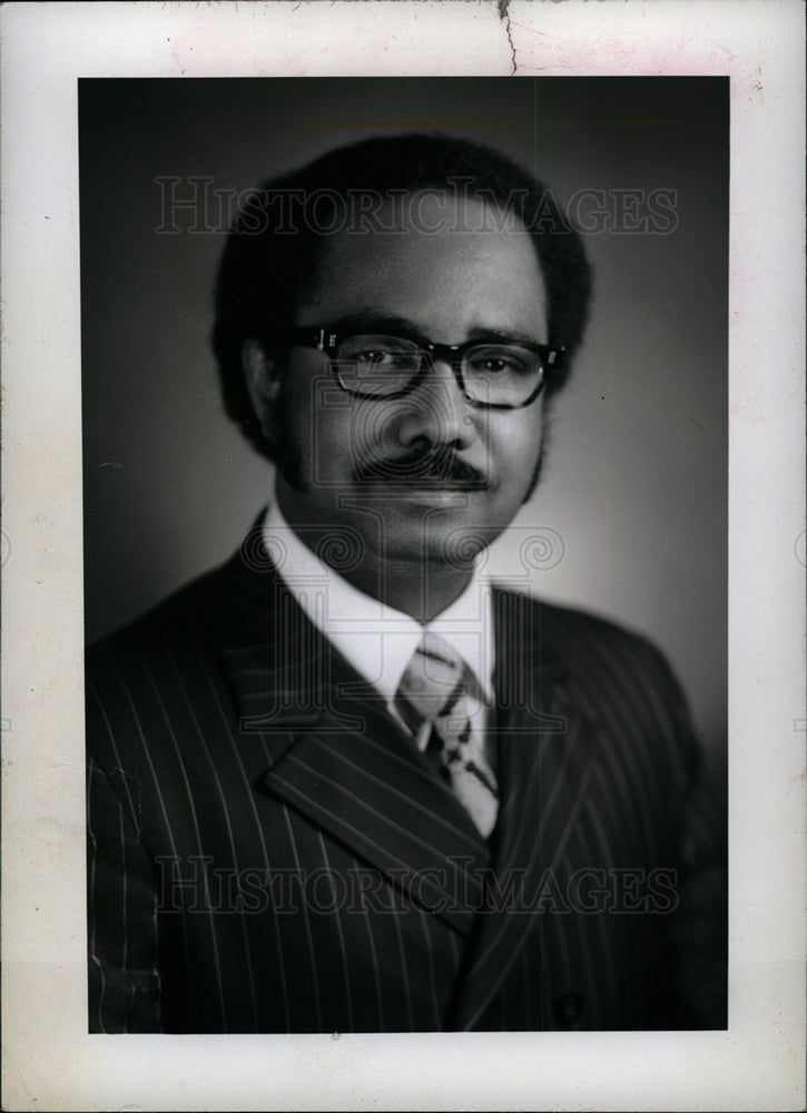 1977 Press Photo Louis F. Simmons Jr. - dfpd39081- Historic Images