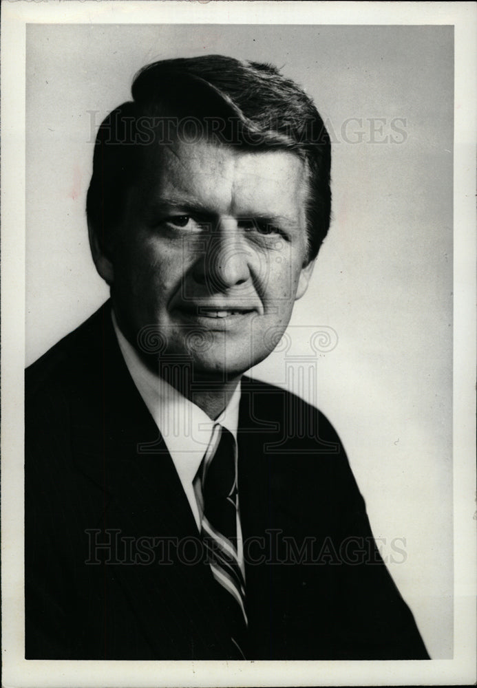 1985 Press Photo Byron Pond Jr. Chairman Maremont CEO - dfpd42195- Historic Images