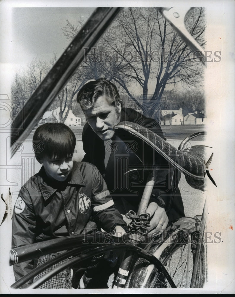 1974 Press Photo Lindbergh Elementary School, Dearborn Bicycle Safety Class