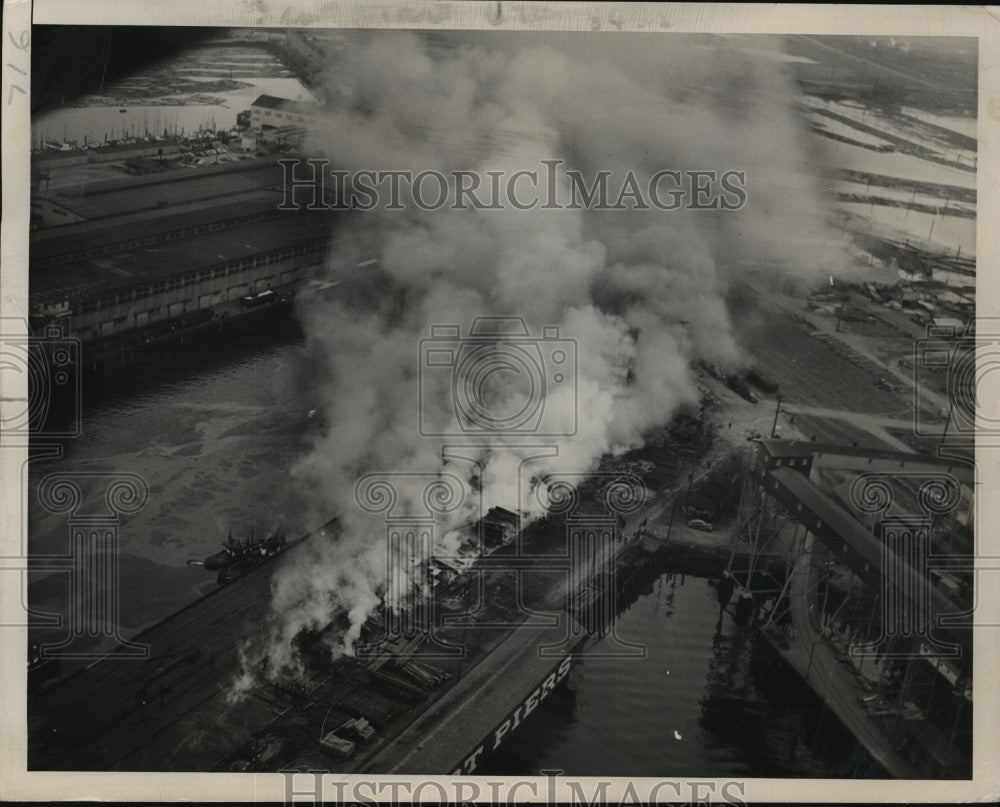 1949 Press Photo Tacoma, Washington Dock/Pier Fire Damage - ftx01353