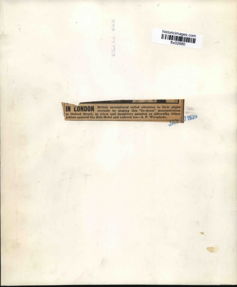1939 Press Photo London, England Unemployed Lie-Down Demonstration - ftx02680