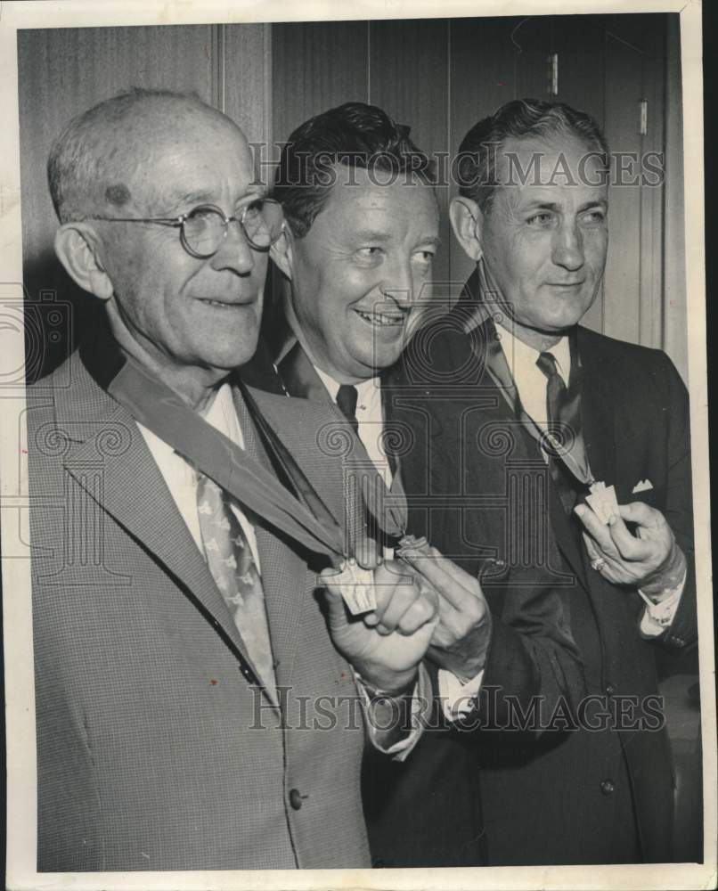 1962 Press Photo Detroit Tigers Carl Tuttle, W.O. Briggs, Jr., Charles Gehringer- Historic Images