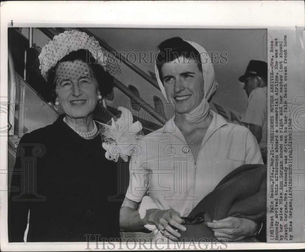 1962 Press Photo Mrs Rose Kennedy Met by Niece Ms Ann Cargan - fux00112