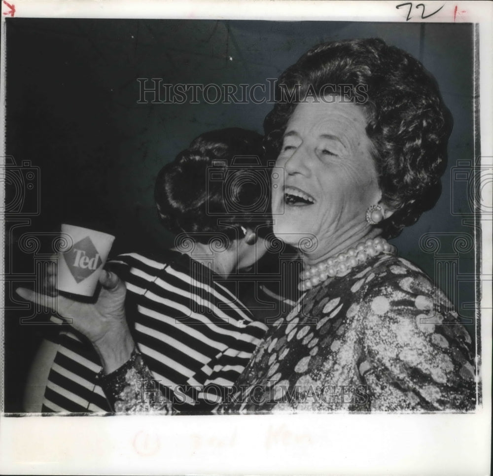 1970 Press Photo Mrs Joseph P Kennedy Pauses for a Drink Water During Reception- Historic Images