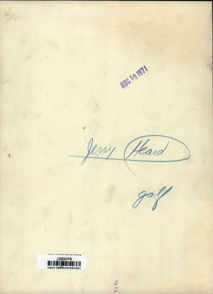 1971 Press Photo Jerry Heard Shows Second-Round Scorecard in Golf Tournament