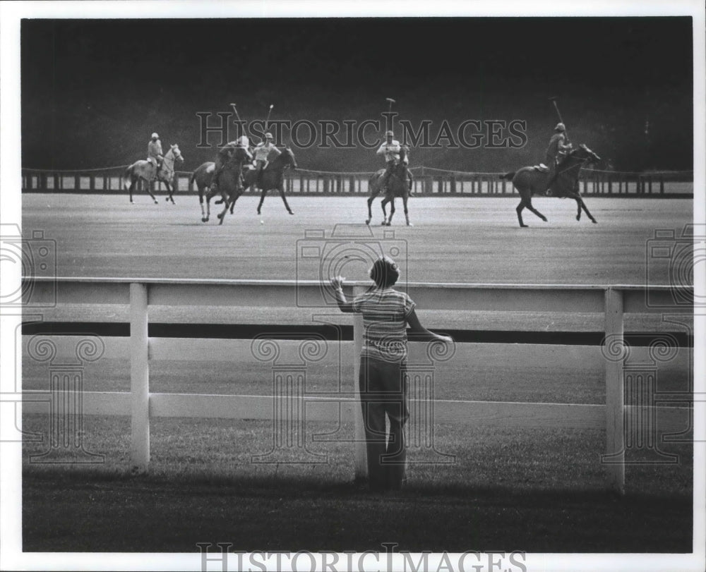 1977 Press Photo Priscilla Blohn looks on Polo action at the Houston Polo Club- Historic Images