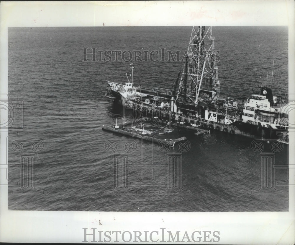 1974 Press Photo Exxon Co. USA Subsea Production System on a barge, & drillship