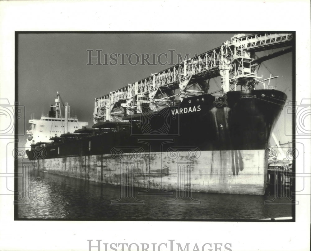 1985 Press Photo Vardaas loaded by Union company - hca01972