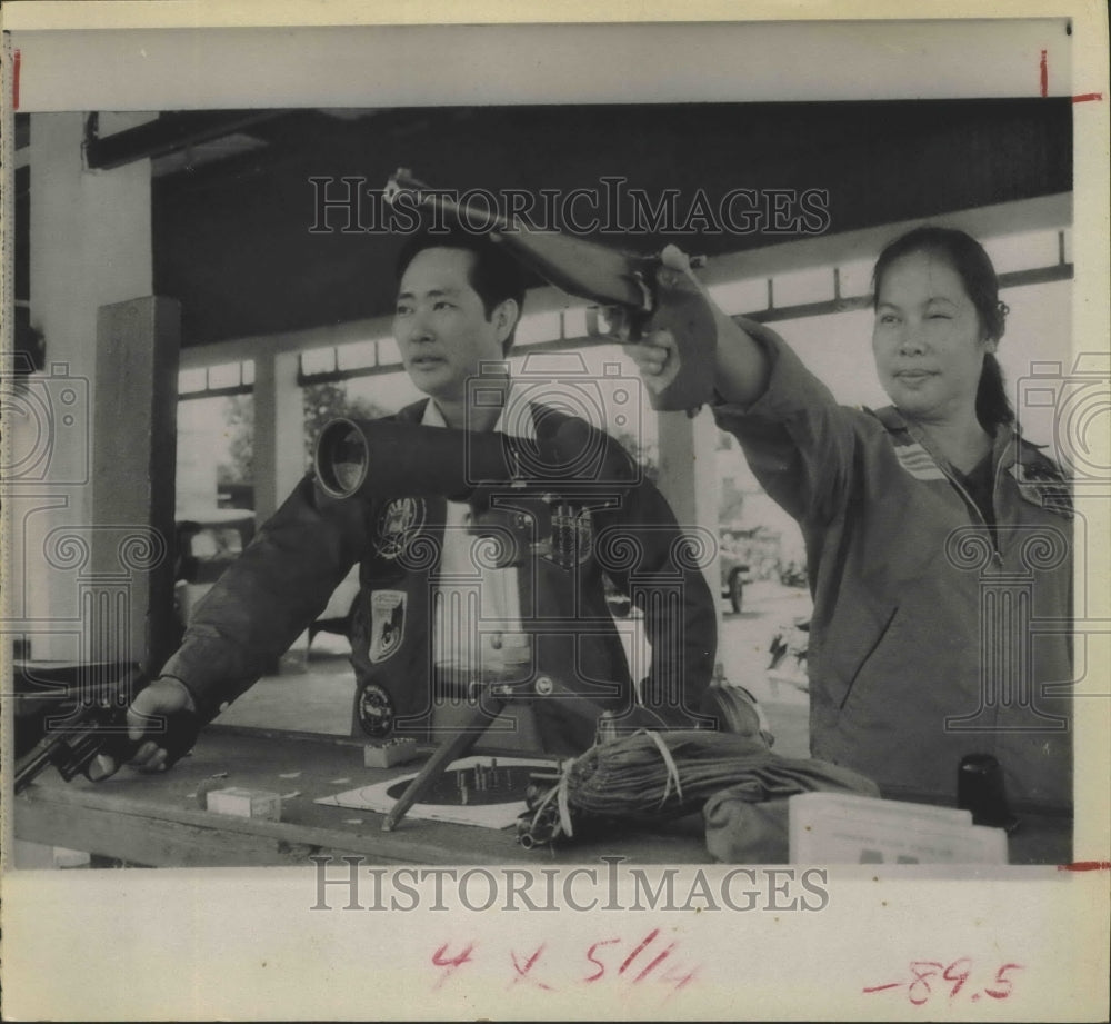 1972 Press Photo Mrs. Huong &amp; husband practice for Olympic Games Pistol Shooting- Historic Images