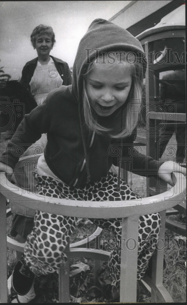 1969 Press Photo Child plays on ring ding, Lighthouse Center for Blind, Houston