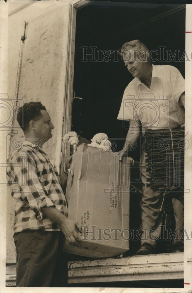 1959 Press Photo Workers at the Lighthouse for the Blind, Houston - hca03220