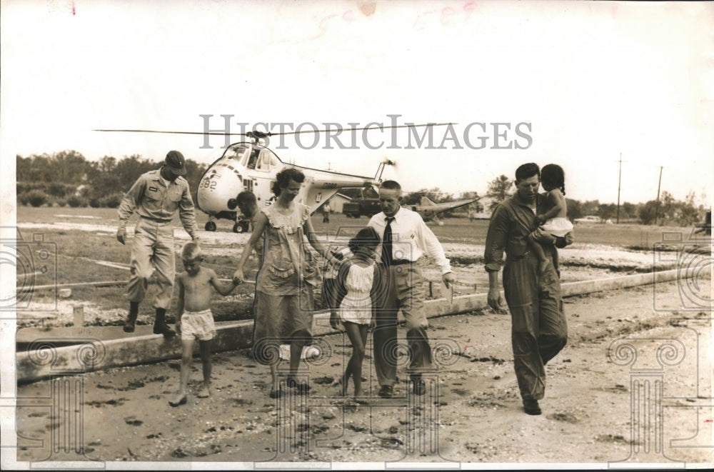 1957 Press Photo Helicopter rescue, aftermath of Hurricane Audrey - hca04339