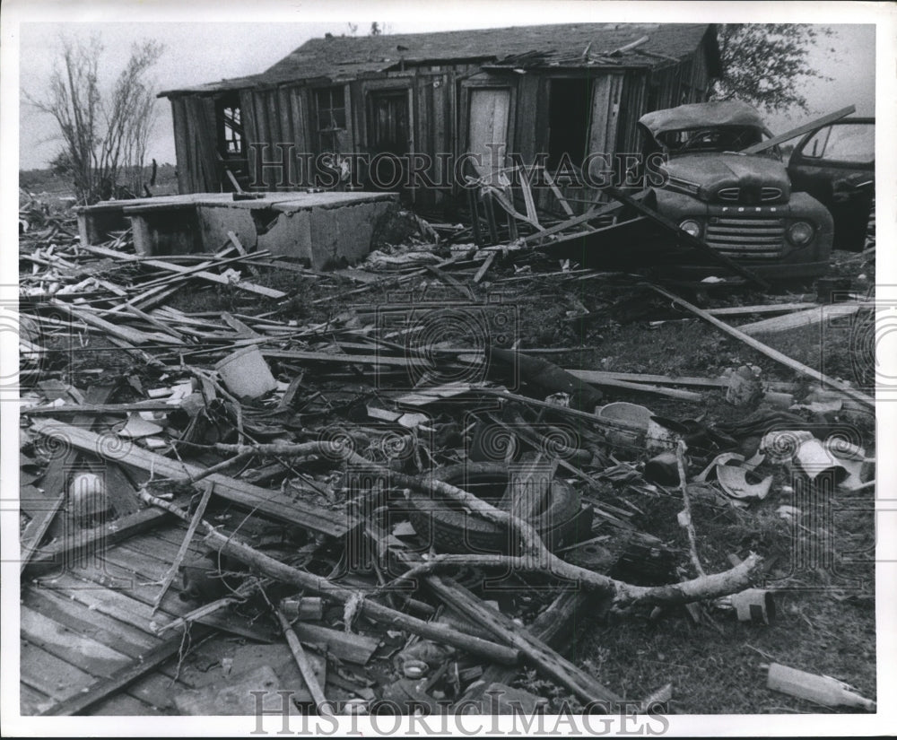 1967 Press Photo Damage from Hurricane Beulah, Hallettsville Texas - hca04392