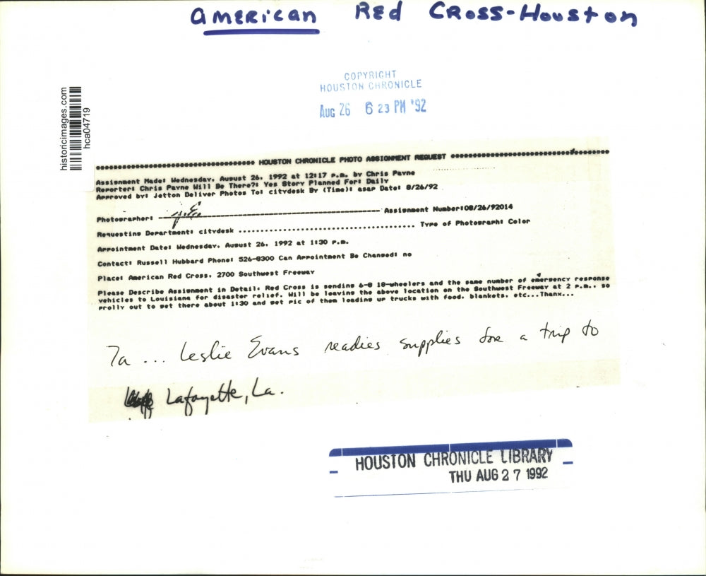 1992 Press Photo American Red Cross, Houston, Leslie Evans Readies Supplies