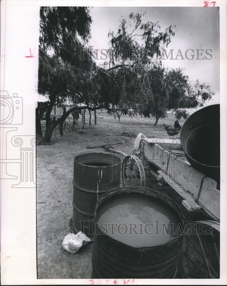 1963 Press Photo Mexico Alozan, Gormez Arguze Place, Water Supply from Wagon