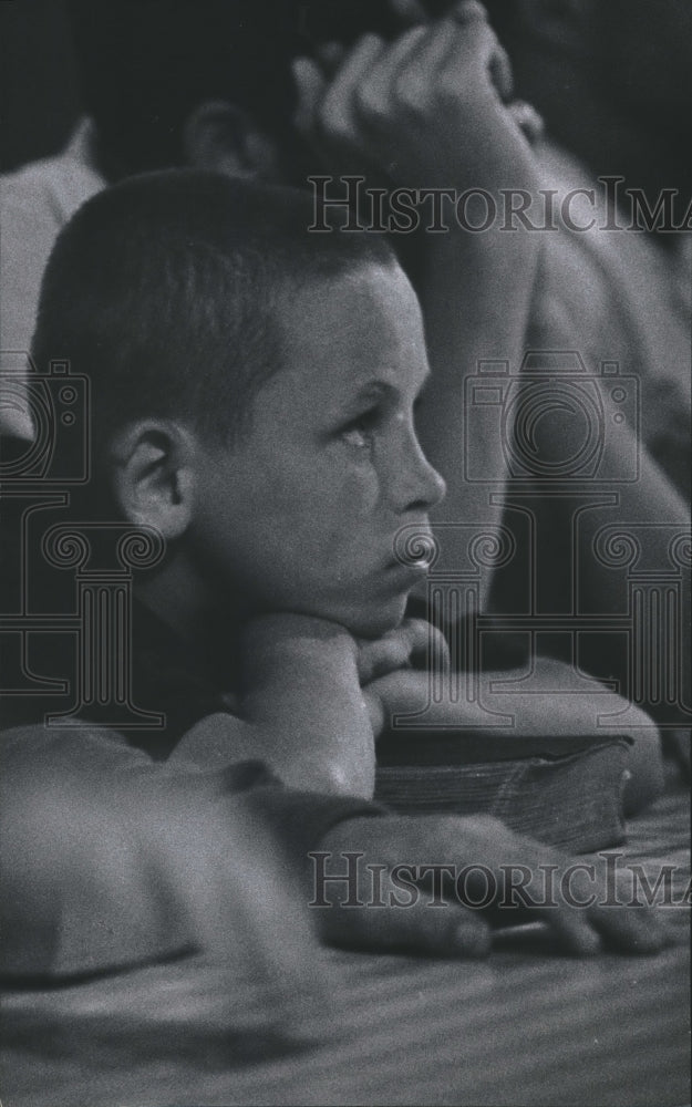 1964 Press Photo Children Listening Intently to Bible Study at The Lighthouse
