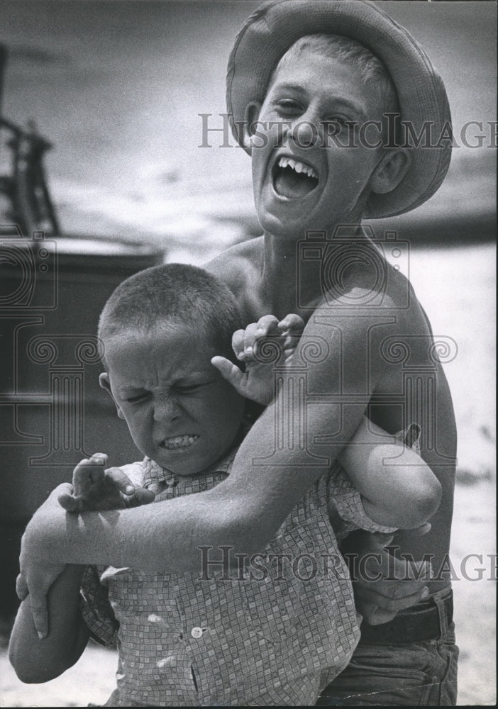 1964 Press Photo The Lighthouse-Pugnacious Terry, Scraps with Older Boy- Historic Images