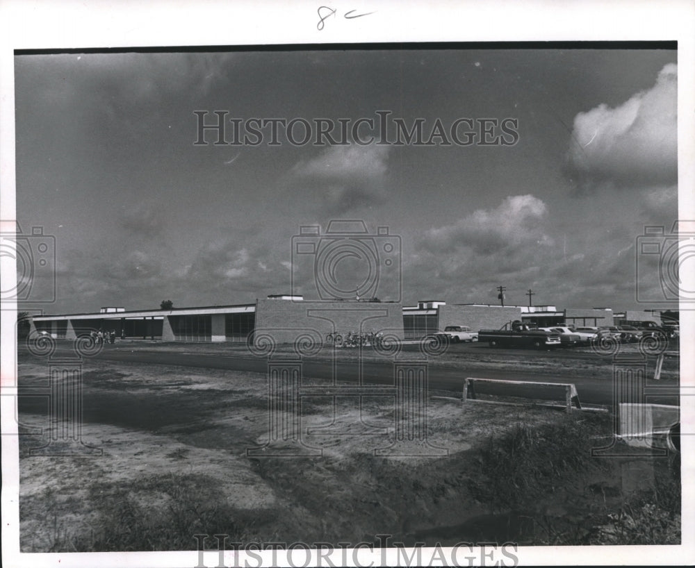1967 Press Photo Mr. Billy Kennedy, Principal of Elementary School in Aldine, TX