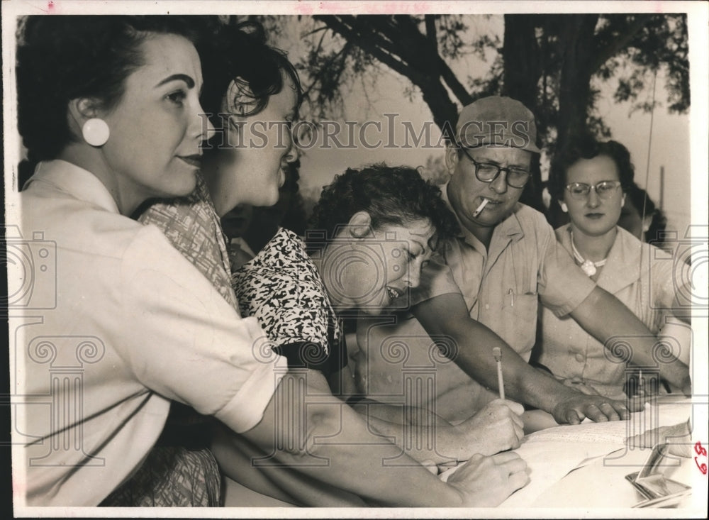 1959 Press Photo Signing petition papers at Aldine School District, Houston- Historic Images