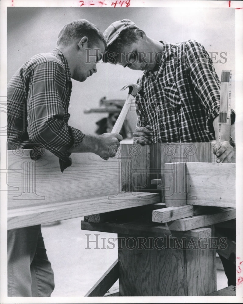 1961 Press Photo David Keefer, Thomas Sheffield, Carpenter's Apprentices