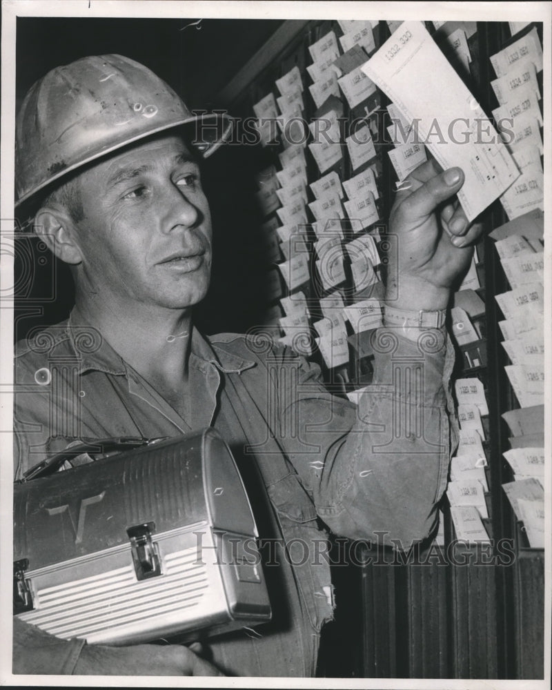 1959 Press Photo Sheffield Steel Worker Punches Time Clock for Work, Houston