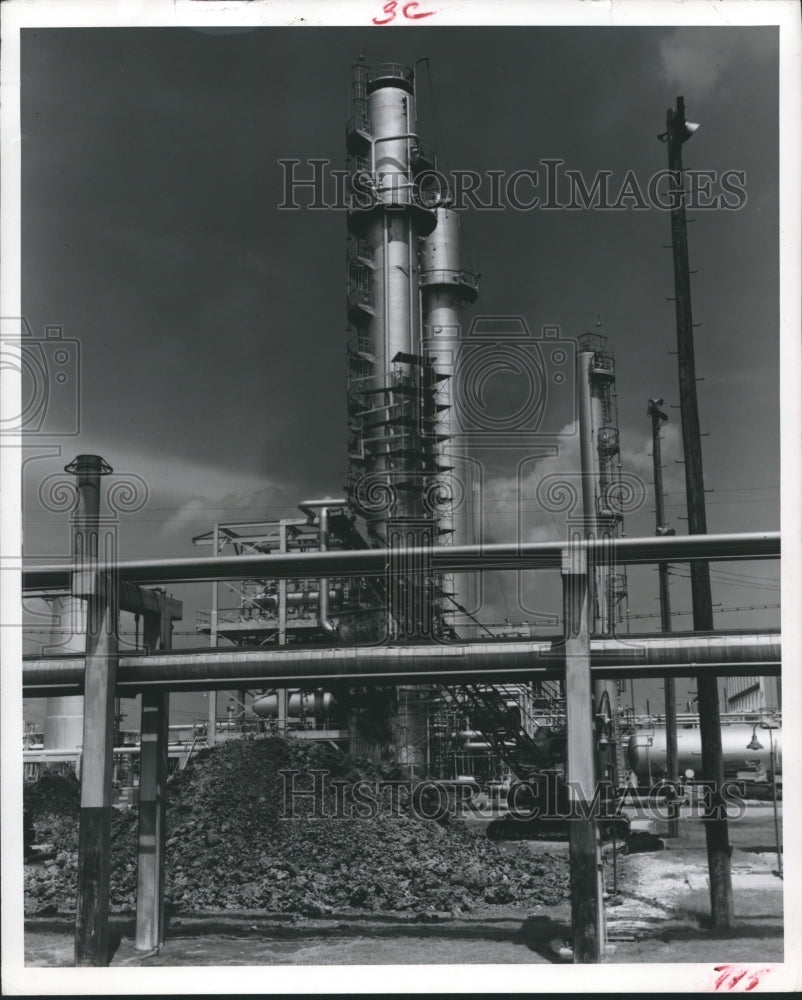 1956 Press Photo Construction of Humble Oil and Refining Co., Houston, Texas