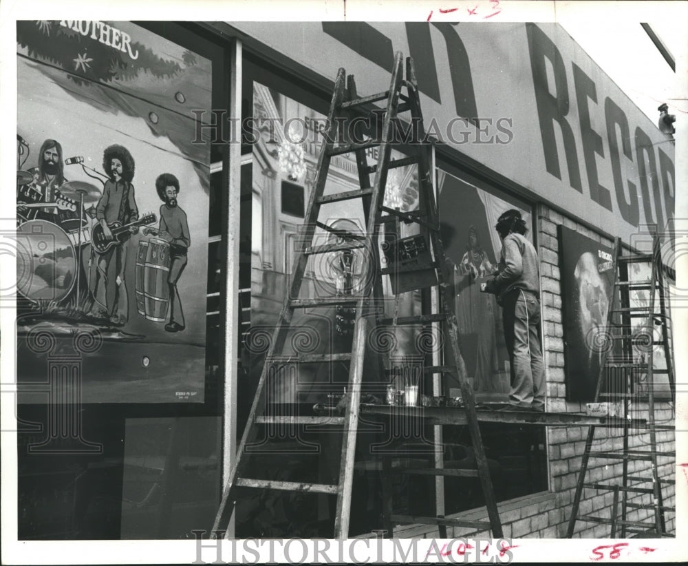 1972 Press Photo Artist Painting Billboard Signs as a Form of Local Art