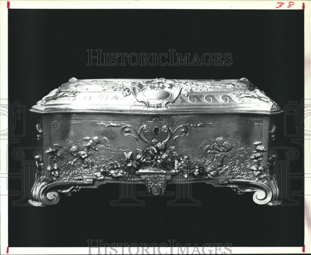 1979 Press Photo Antique Gold Box with Intricate Designs, Top & Sides at Auction