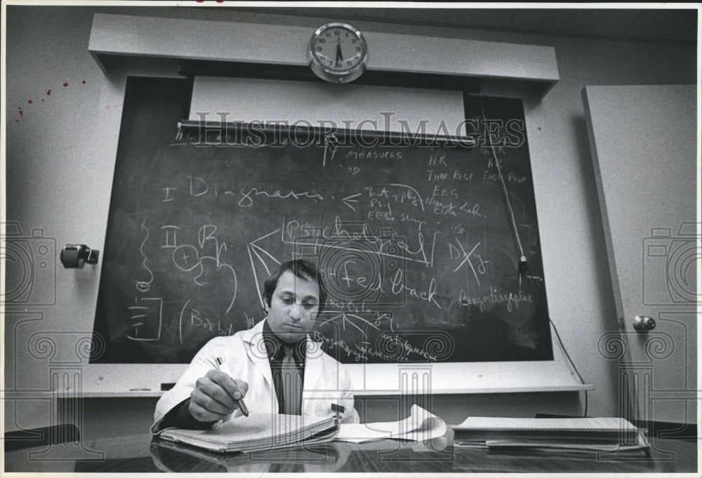 1975 Press Photo Dr. Michael Anch, Baylor College of Medicine, Sleep Lab